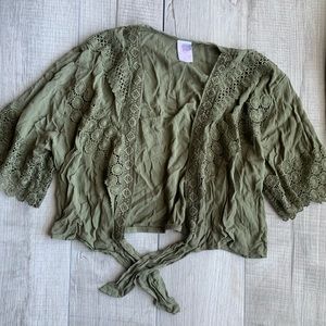 Short sleeve light sweater